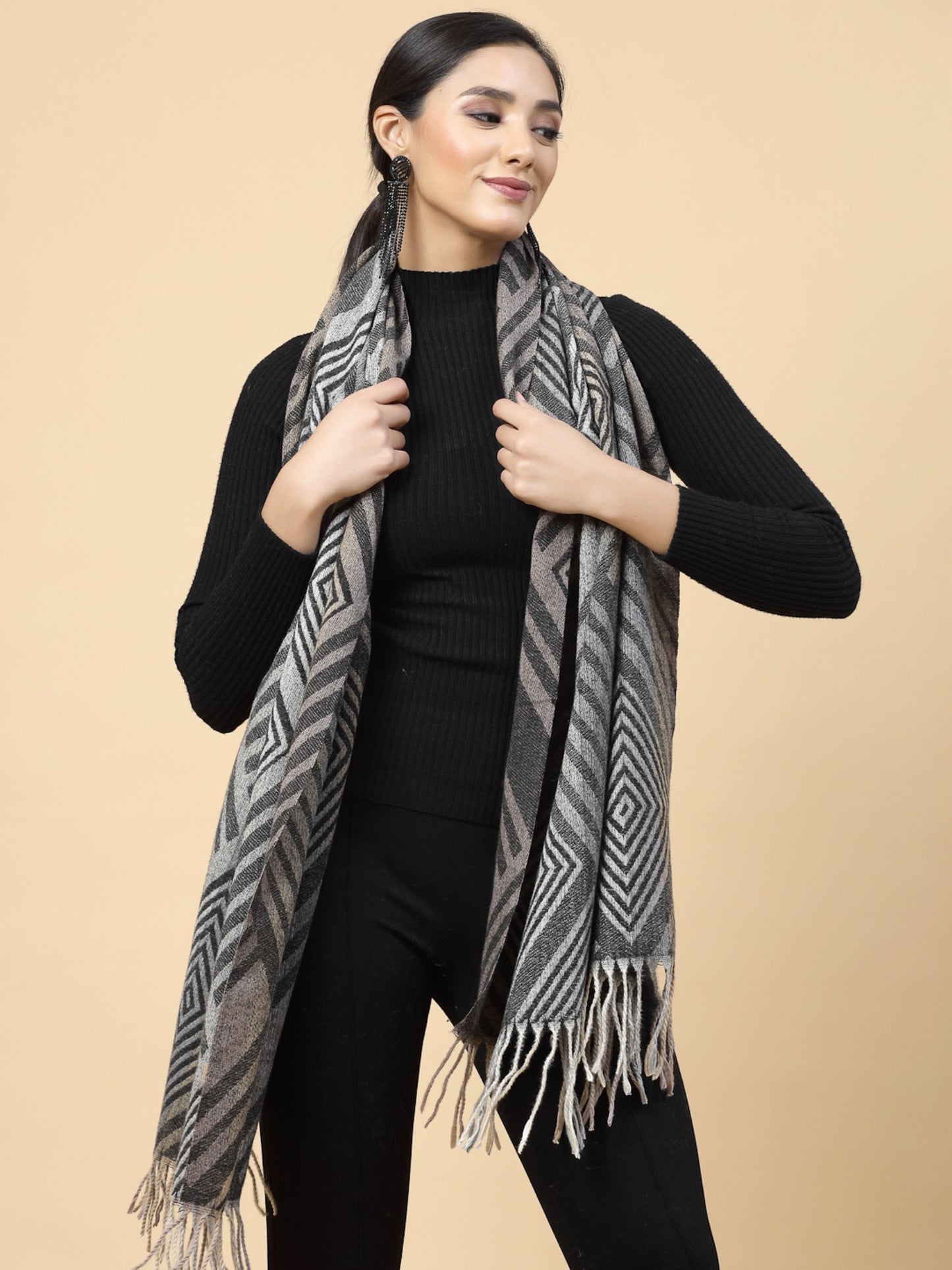 MAFADENY WINTER WRAP GREY STOLE - COZY COMFORT IN SUBTLE ELEGANCE