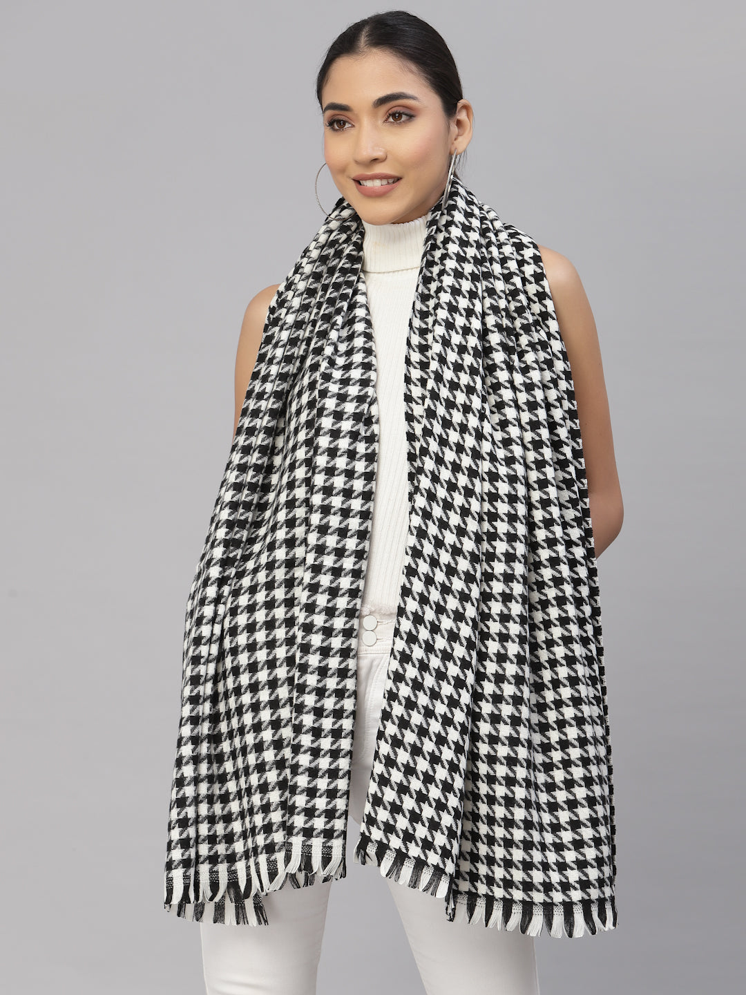 Mafadeny
Women Black & White Woven Design Stole