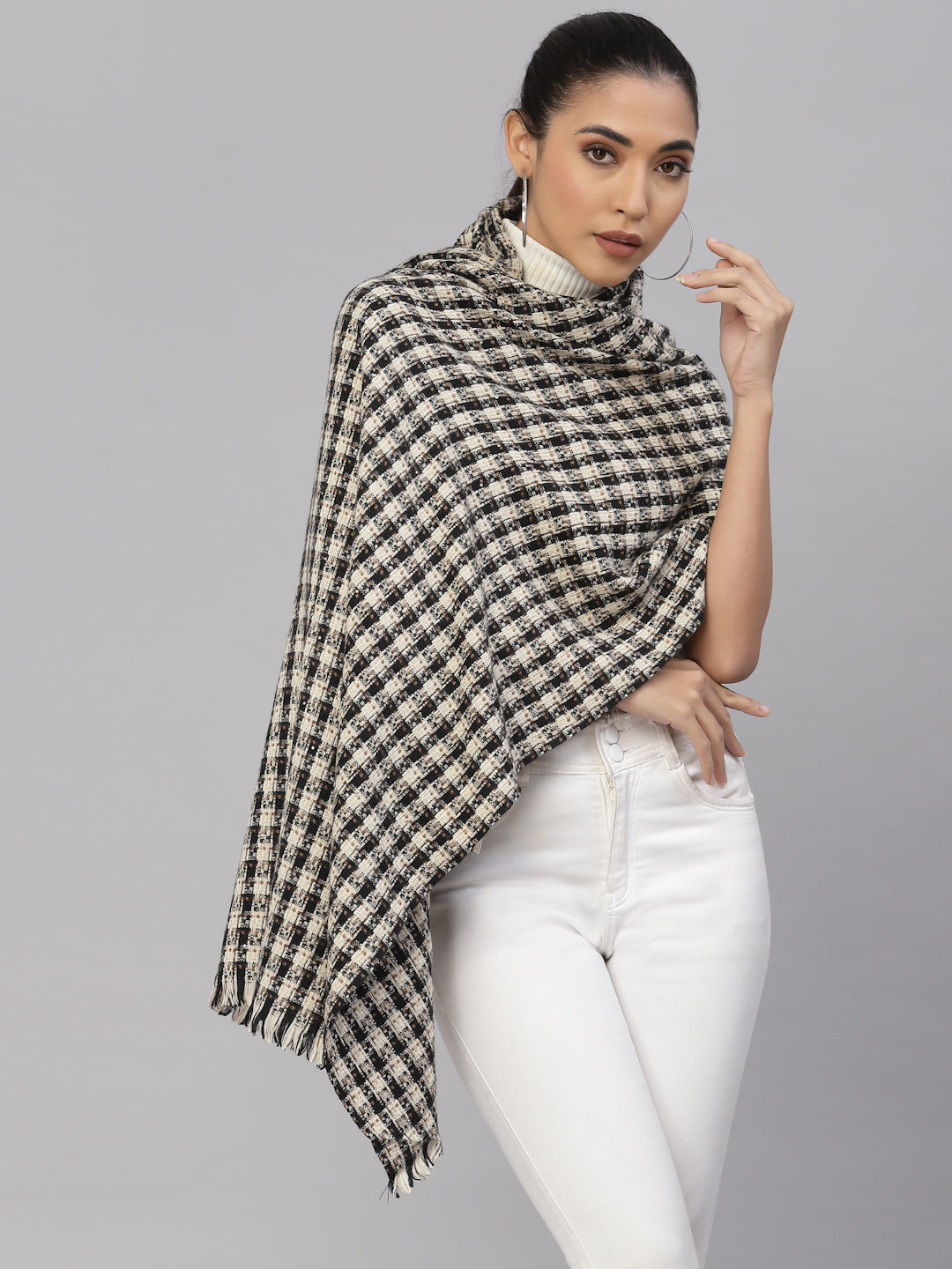 Mafadeny Women Black & Cream Checked Stole