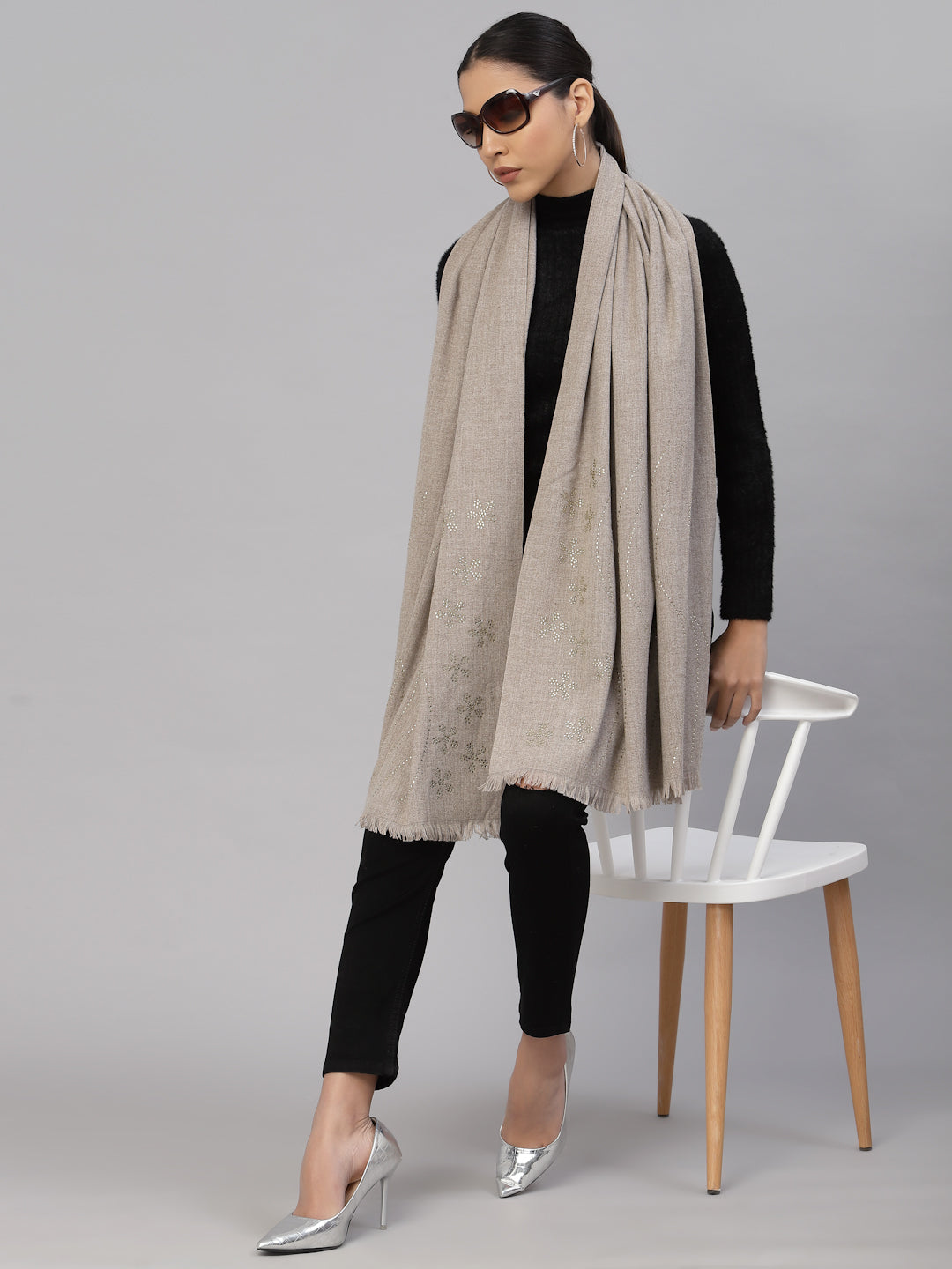 Mafadeny Women Grey Stole