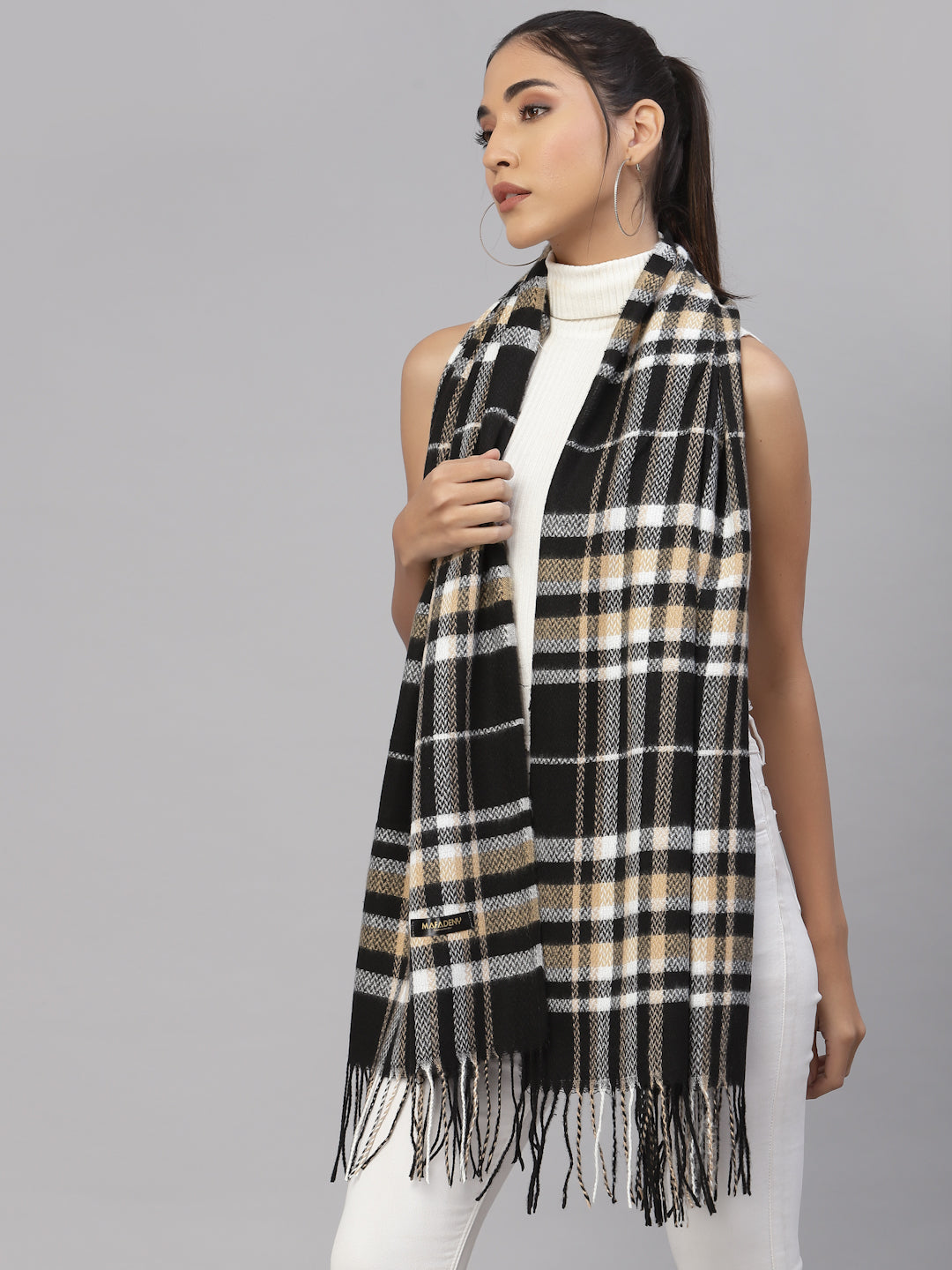 Mafadeny Women Black & White Checked Stole