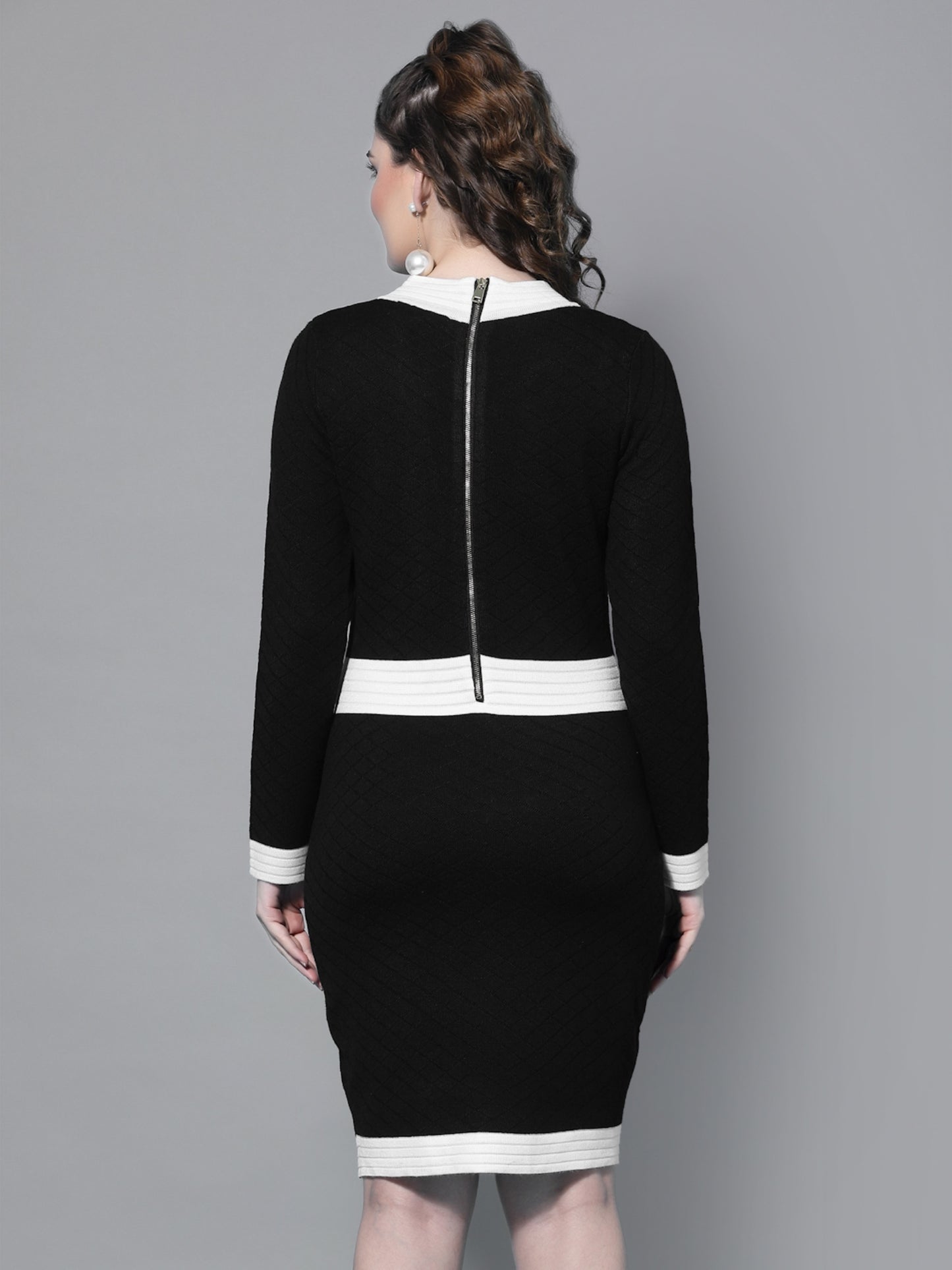 Mafadeny Black & White Colour blocked Warm Sheath Dress