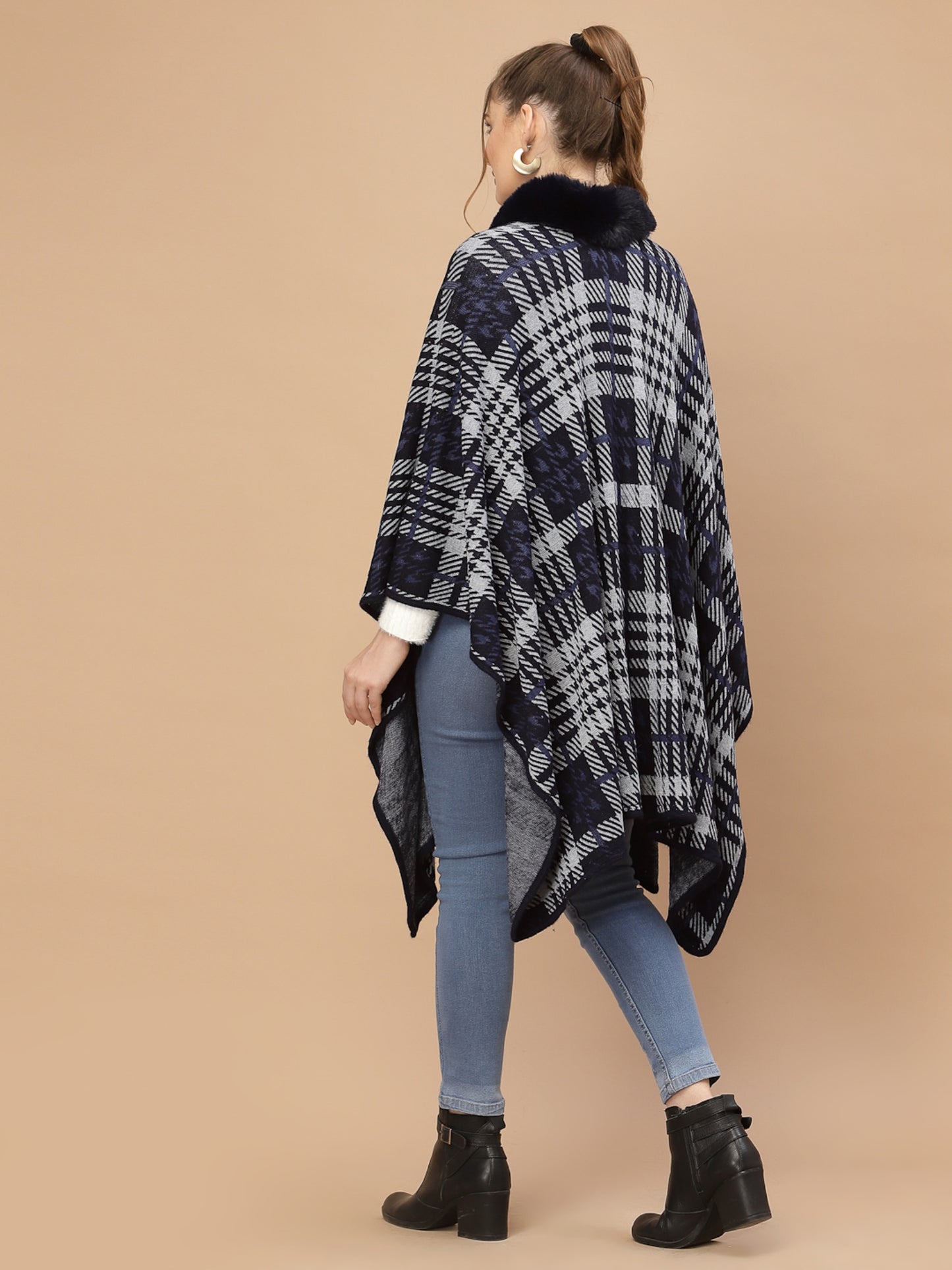 Mafadeny Women Blue & White Checked Poncho Sweater