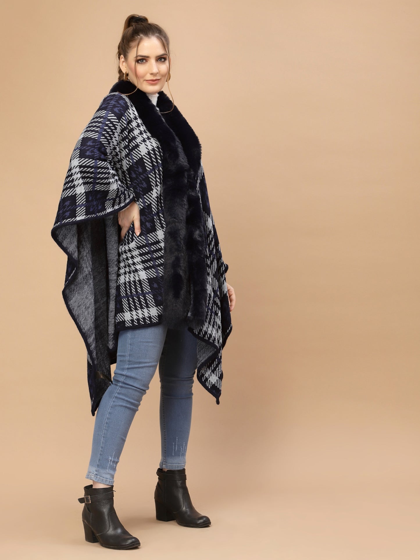 Mafadeny Women Blue & White Checked Poncho Sweater