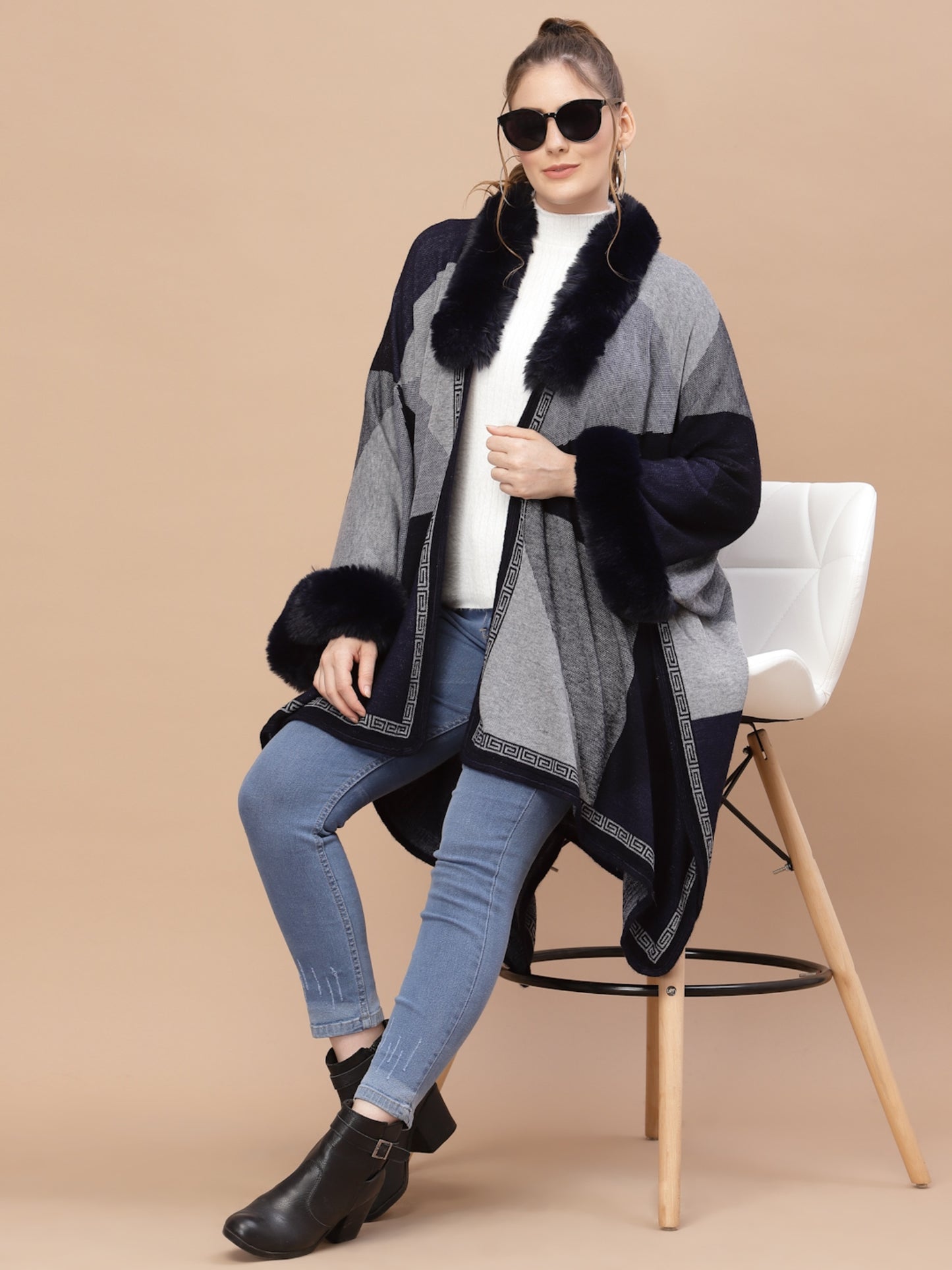 Mafadeny Women Blue & Grey Colourblocked Poncho