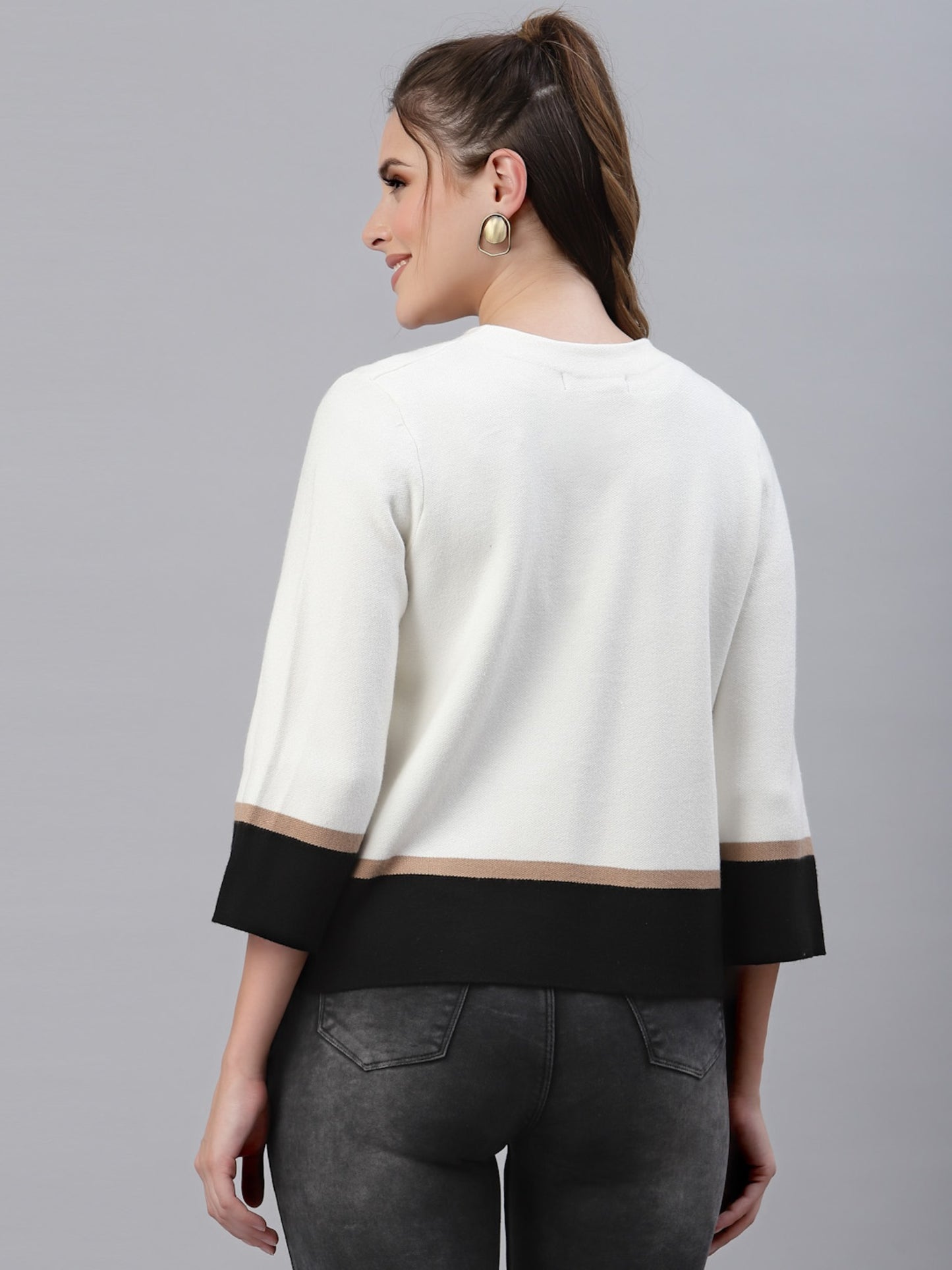 Mafadeny Women White & Black Colourblocked Shrug